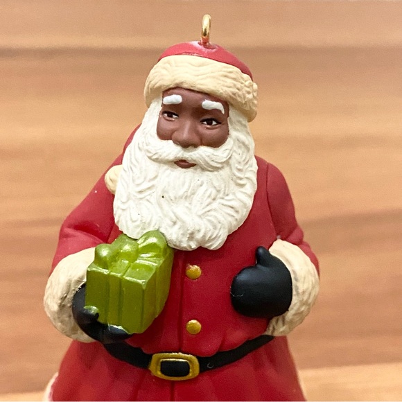 2010 HALLMARK Keepsake One Last Gift AA Santa Christmas Tree Ornament - Picture 5 of 12